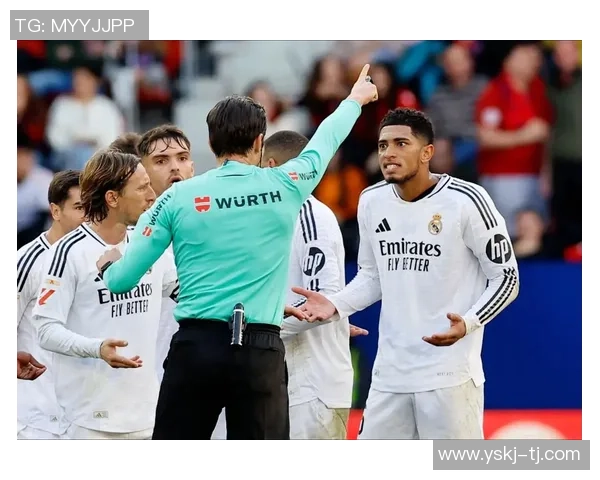 西甲激战：拜仁与曼联战成平局乌龙球引发争议判罚全场沸腾