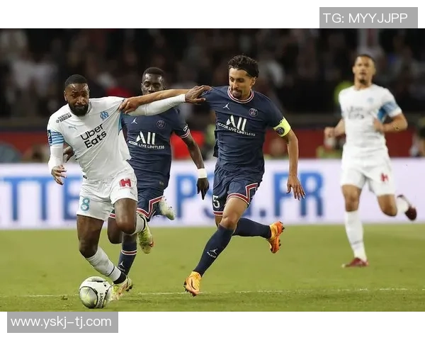 欧联杯激战巴黎圣日耳曼大胜曼联帽子戏法引发争议判罚热议