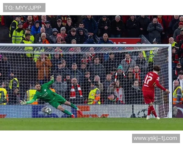 意甲激战：里昂点球绝杀利物浦全场沸腾回顾十大精彩进球瞬间