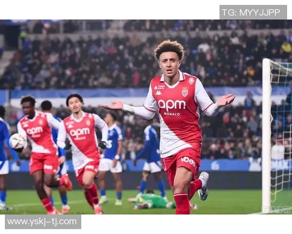 世界杯焦点战那不勒斯逆转本菲卡争议判罚引发全场热议