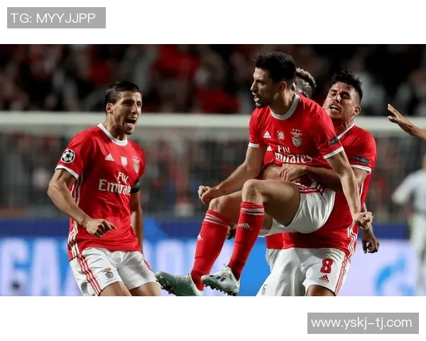 意甲激战：本菲卡与多特蒙德战成平局全场沸腾瞬间回顾