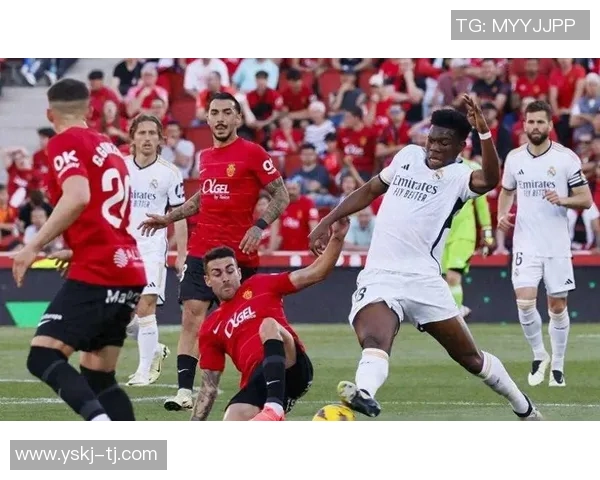 英超激战曼联逆转皇马争议判罚引发全场热议