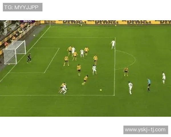 世界杯精彩对决曼联与那不勒斯战成平局帽子戏法引发全场热潮