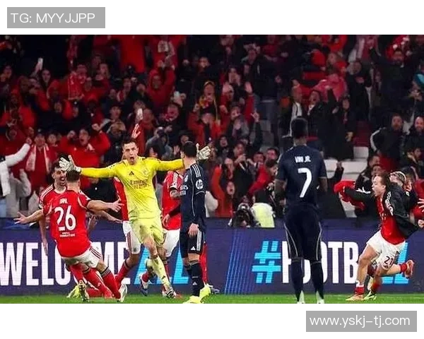 意甲激战：多特蒙德绝杀里昂引发争议判罚全场沸腾